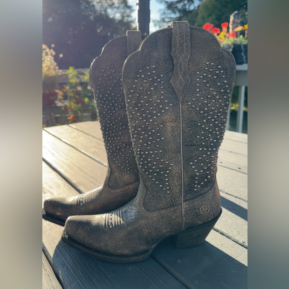Ariat Lakyn Studded Western Cowboy Boots Woman’s 7B